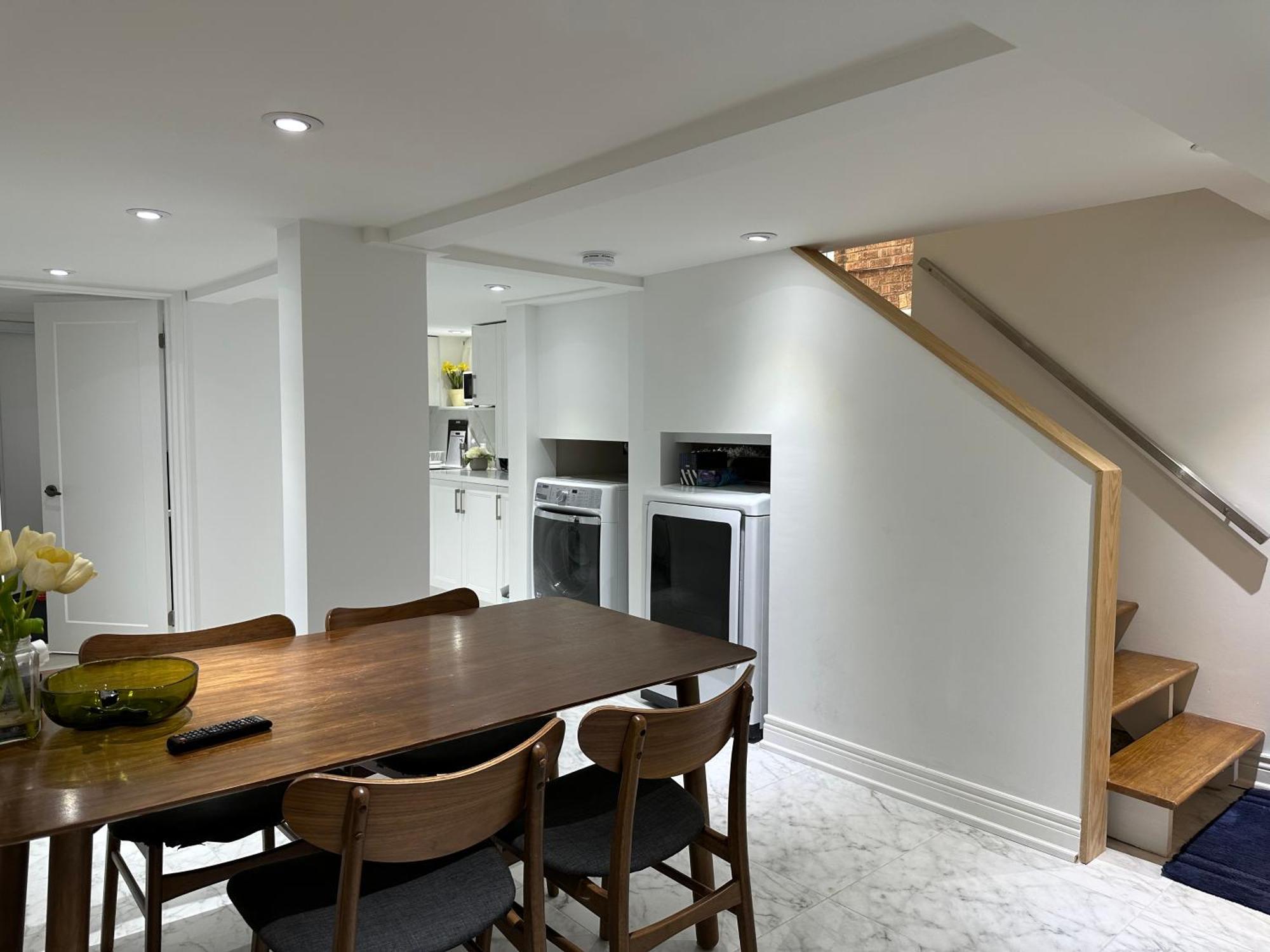 Double Bedroom On Up Or 3 Bedrooms In Basement Near Eglinton Subway Station Toronto Zewnętrze zdjęcie