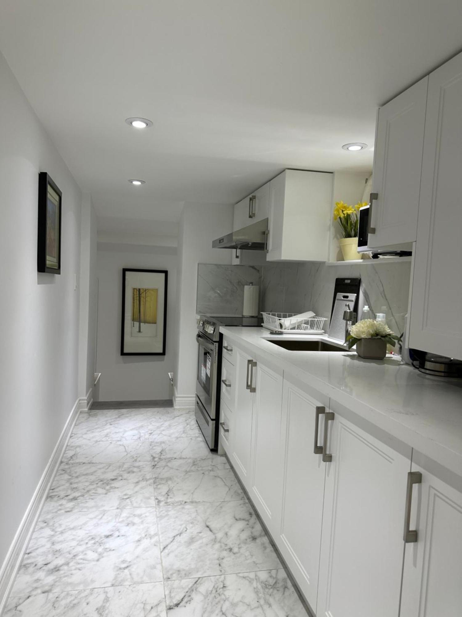 Double Bedroom On Up Or 3 Bedrooms In Basement Near Eglinton Subway Station Toronto Zewnętrze zdjęcie