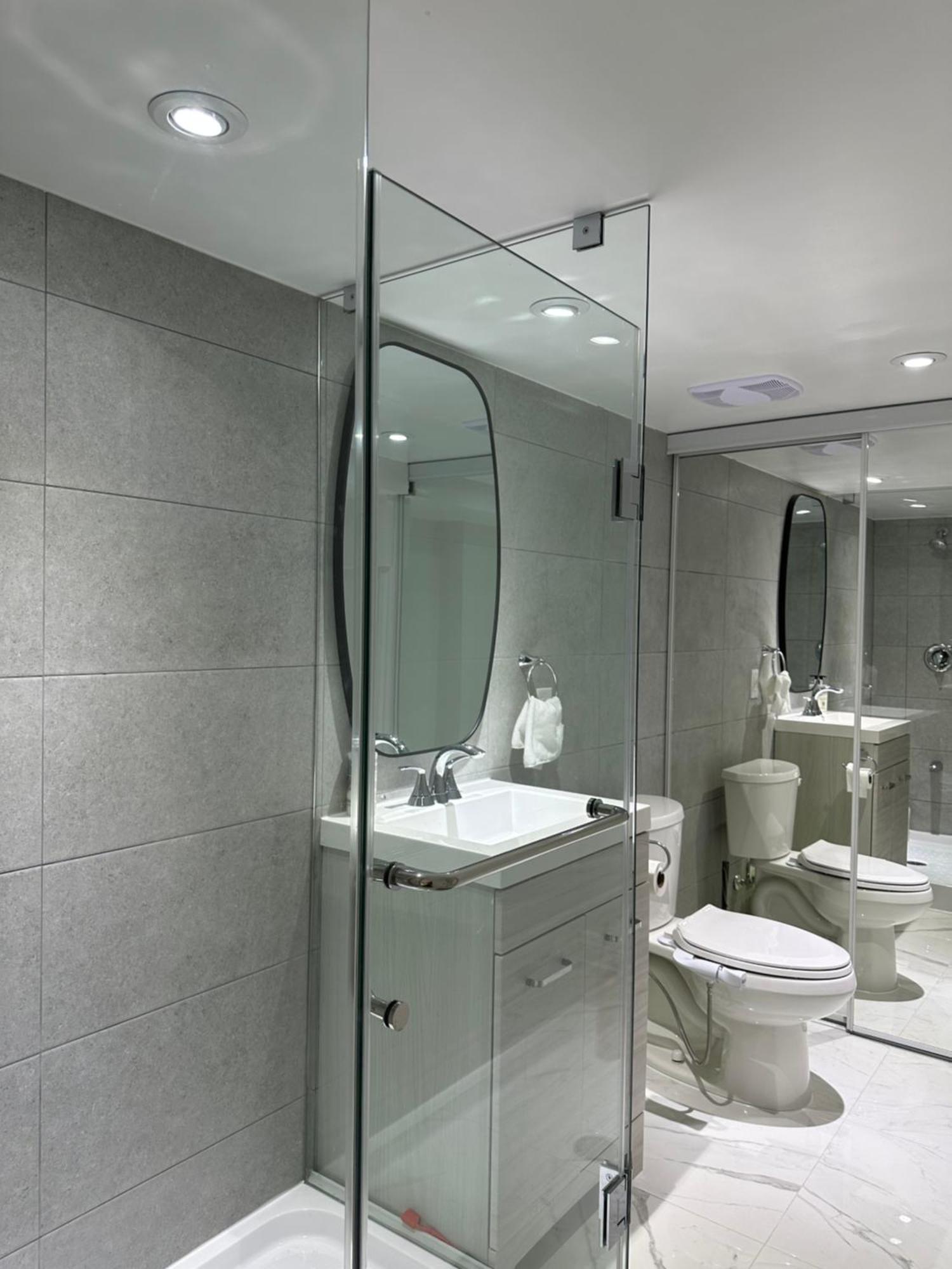 Double Bedroom On Up Or 3 Bedrooms In Basement Near Eglinton Subway Station Toronto Zewnętrze zdjęcie