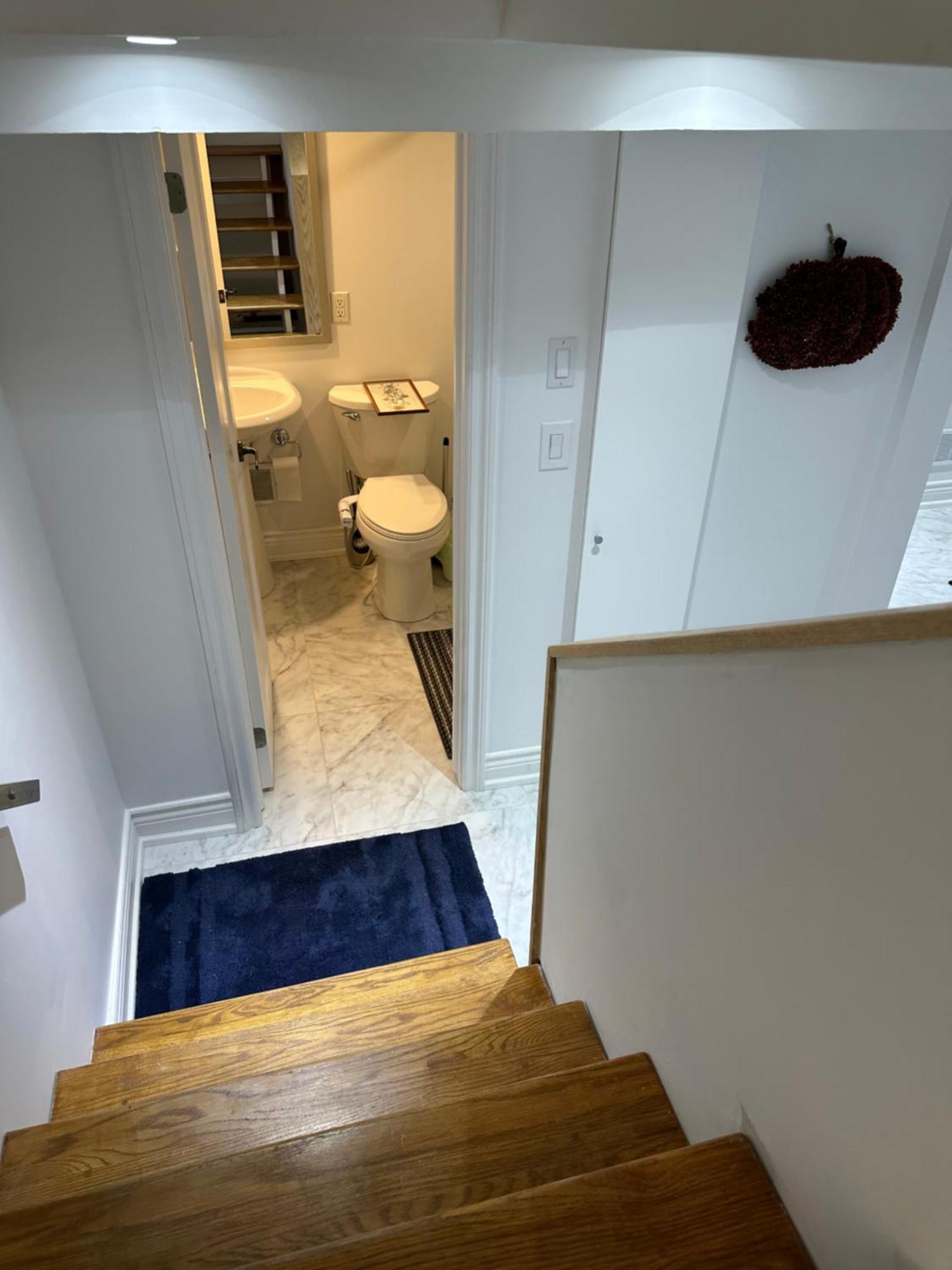 Double Bedroom On Up Or 3 Bedrooms In Basement Near Eglinton Subway Station Toronto Zewnętrze zdjęcie