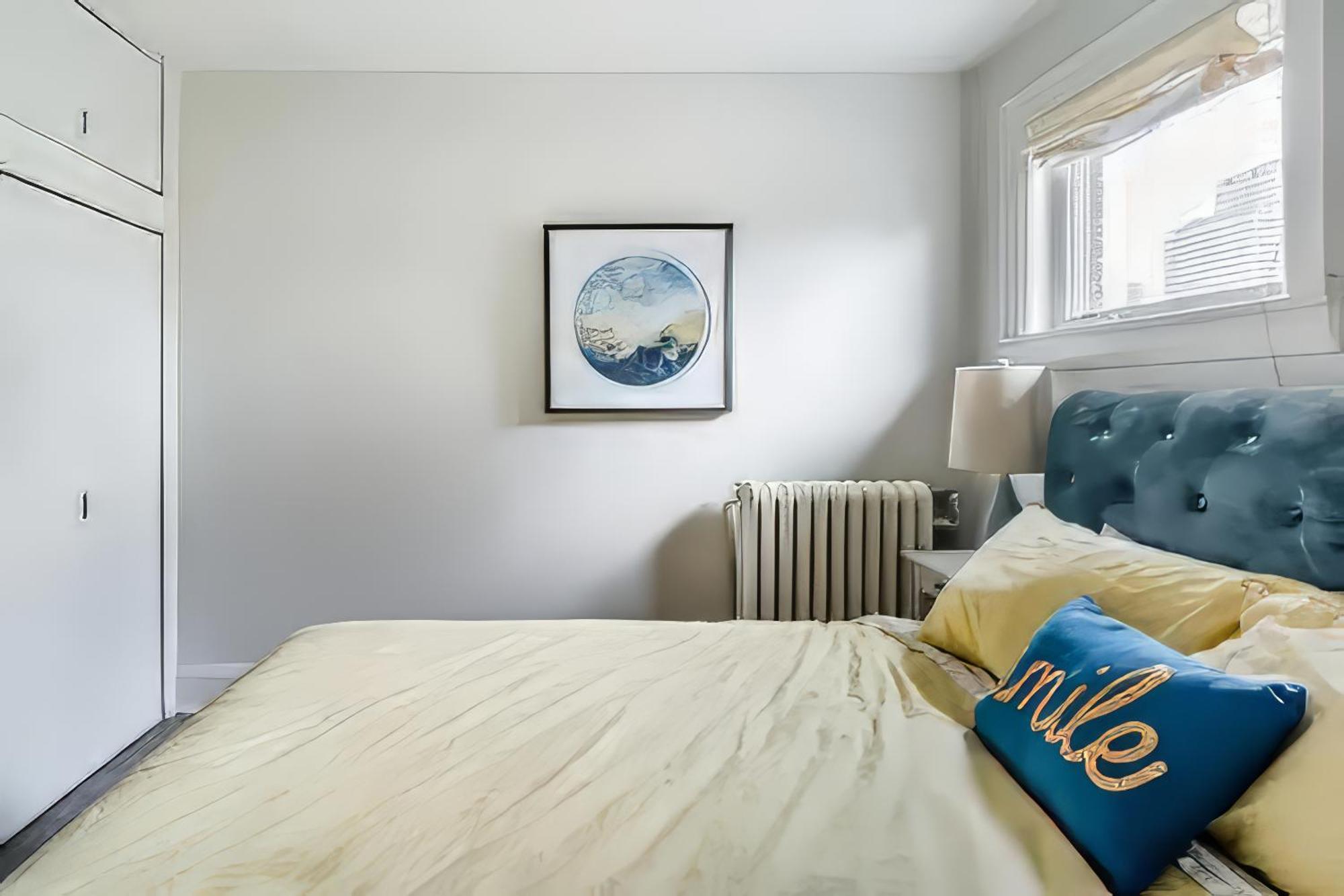 Double Bedroom On Up Or 3 Bedrooms In Basement Near Eglinton Subway Station Toronto Zewnętrze zdjęcie